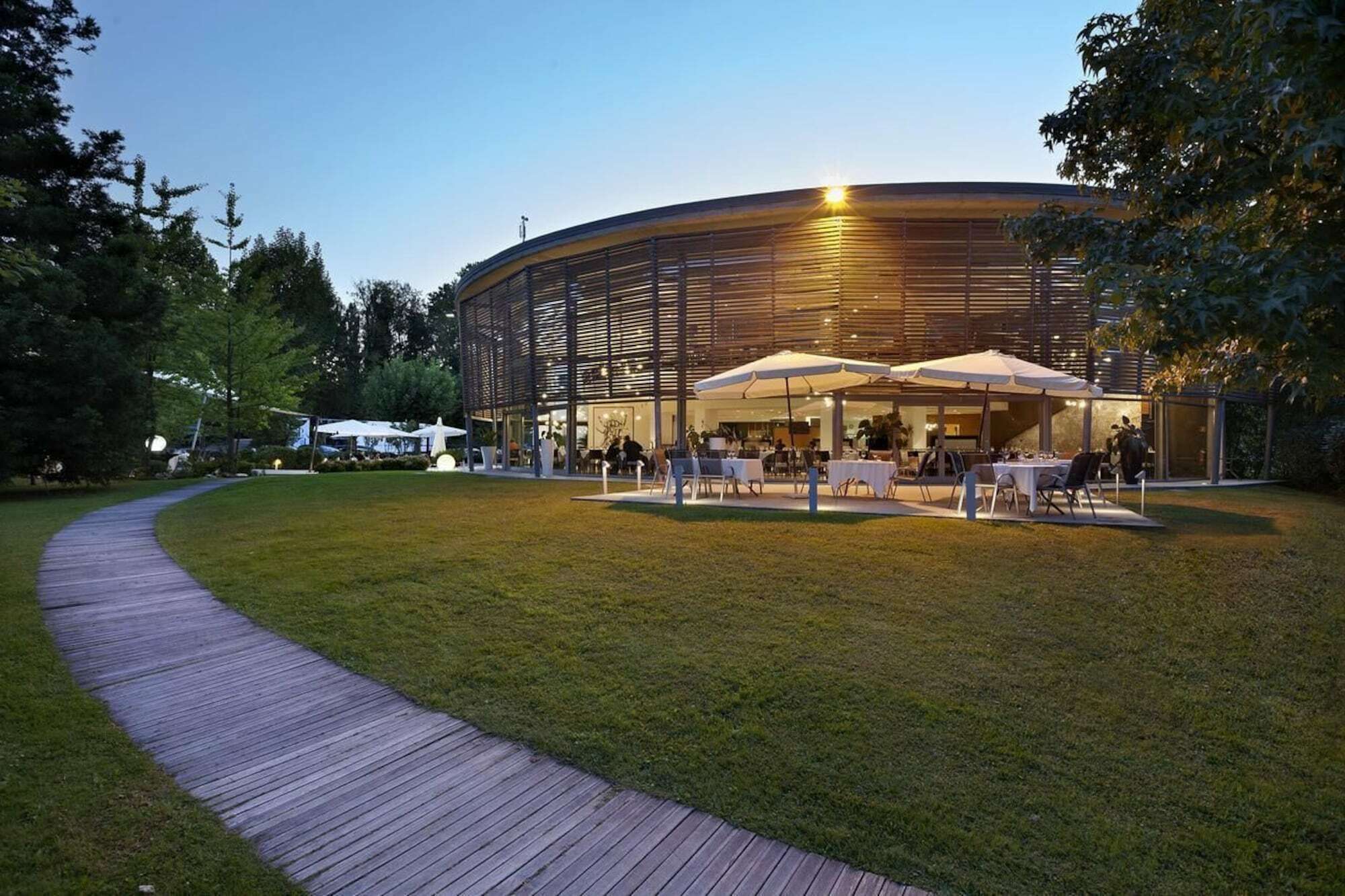 Inverigo Hotel Exterior photo